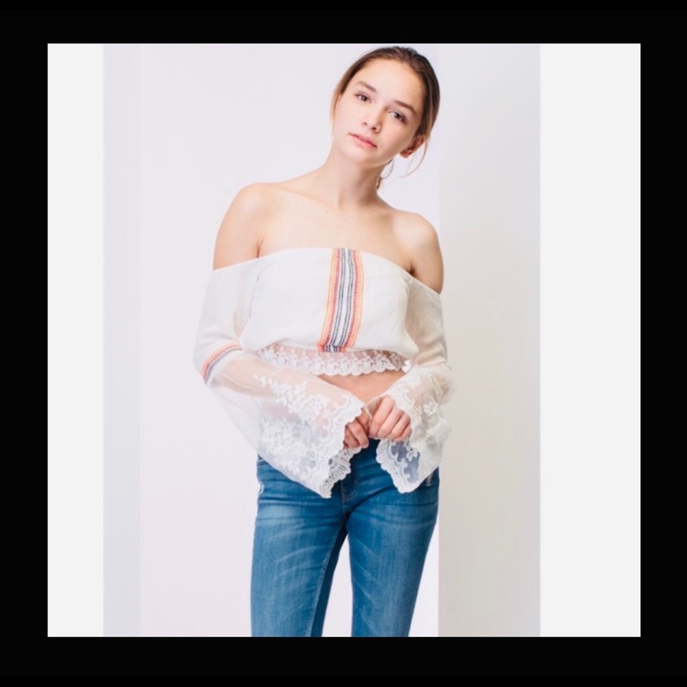 APRIL SPIRIT - OFF THE SHOULDER TOP